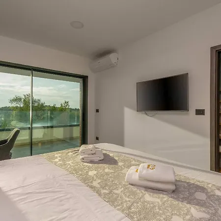 Eligo Mit 2 Whirlpools, Meerblick, Pool Und Fitnessraum Premantura