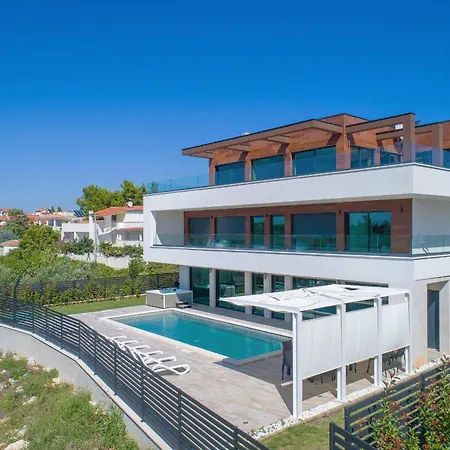 Villa Eligo Mit 2 Whirlpools, Meerblick, Pool Und Fitnessraum Premantura