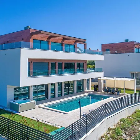 Eligo Mit 2 Whirlpools, Meerblick, Pool Und Fitnessraum *