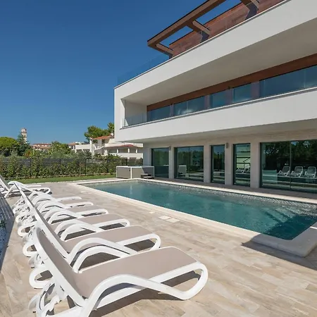 Villa Eligo Mit 2 Whirlpools, Meerblick, Pool Und Fitnessraum Premantura