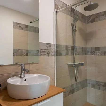 Eligo Mit 2 Whirlpools, Meerblick, Pool Und Fitnessraum * Premantura