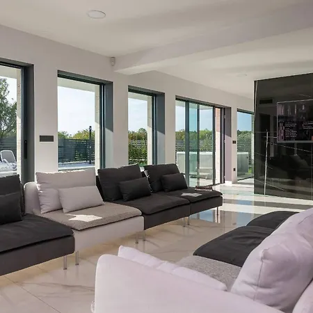 Eligo Mit 2 Whirlpools, Meerblick, Pool Und Fitnessraum Villa Premantura