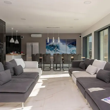Eligo Mit 2 Whirlpools, Meerblick, Pool Und Fitnessraum * Premantura