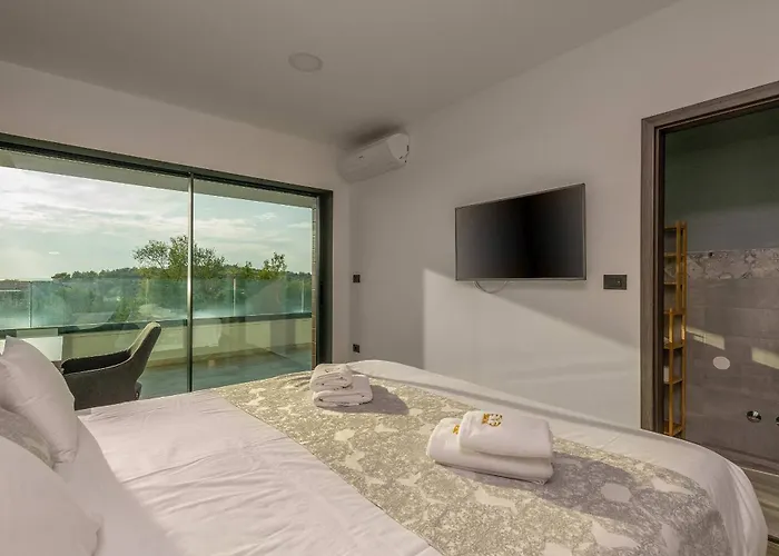 Eligo Mit 2 Whirlpools, Meerblick, Pool Und Fitnessraum Premantura