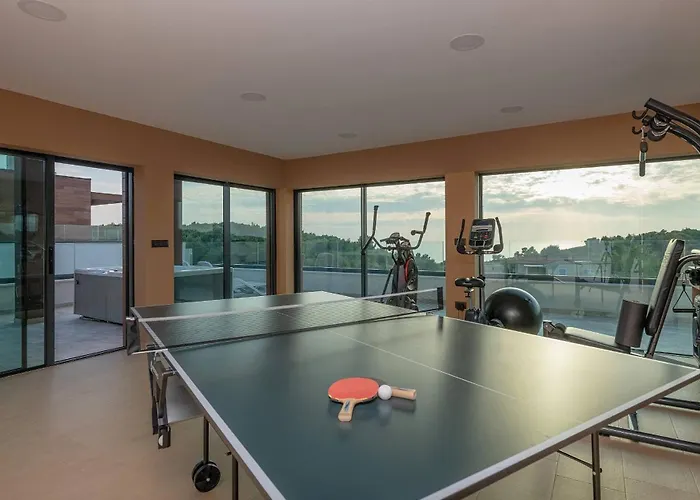 Eligo Mit 2 Whirlpools, Meerblick, Pool Und Fitnessraum * Premantura